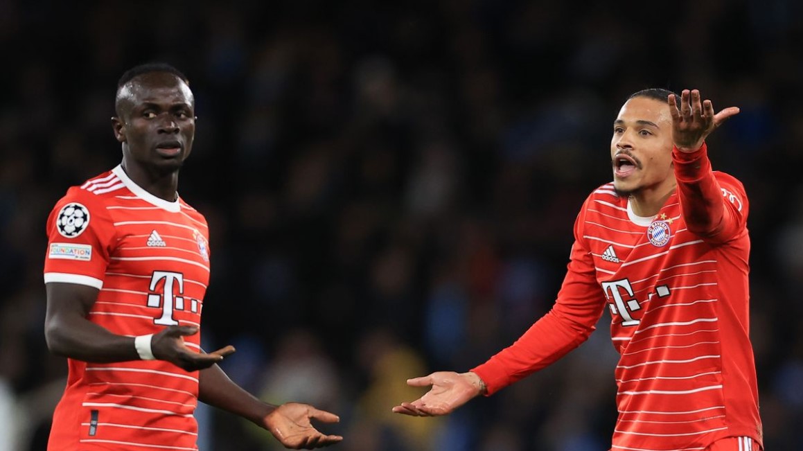 عراك ولكمات بين ماني وزميله بعد