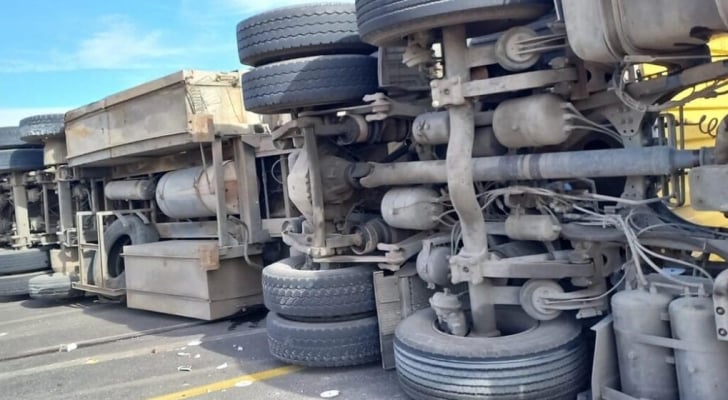 فتح طريق العطارات بعد اغلاق جزء