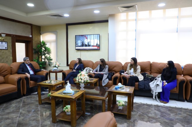 وفد من السفارة الامريكية يزور جامعة