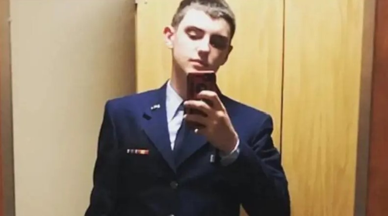 اعتقال أحد المتهمين بتسريب وثائق البنتاغون