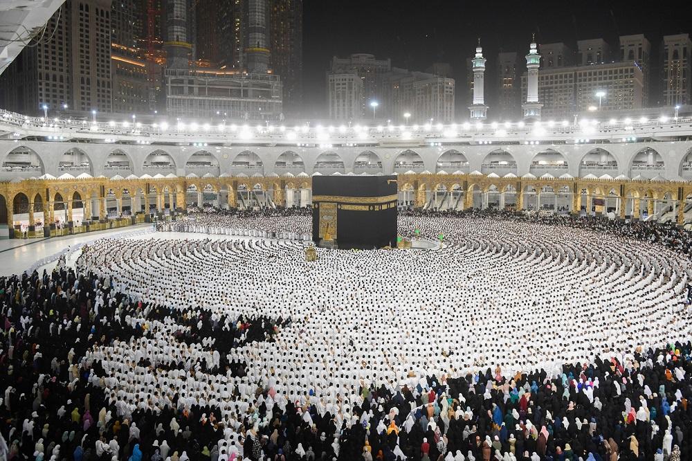 1.5 مليون مصل ومعتمر بالمسجد الحرام