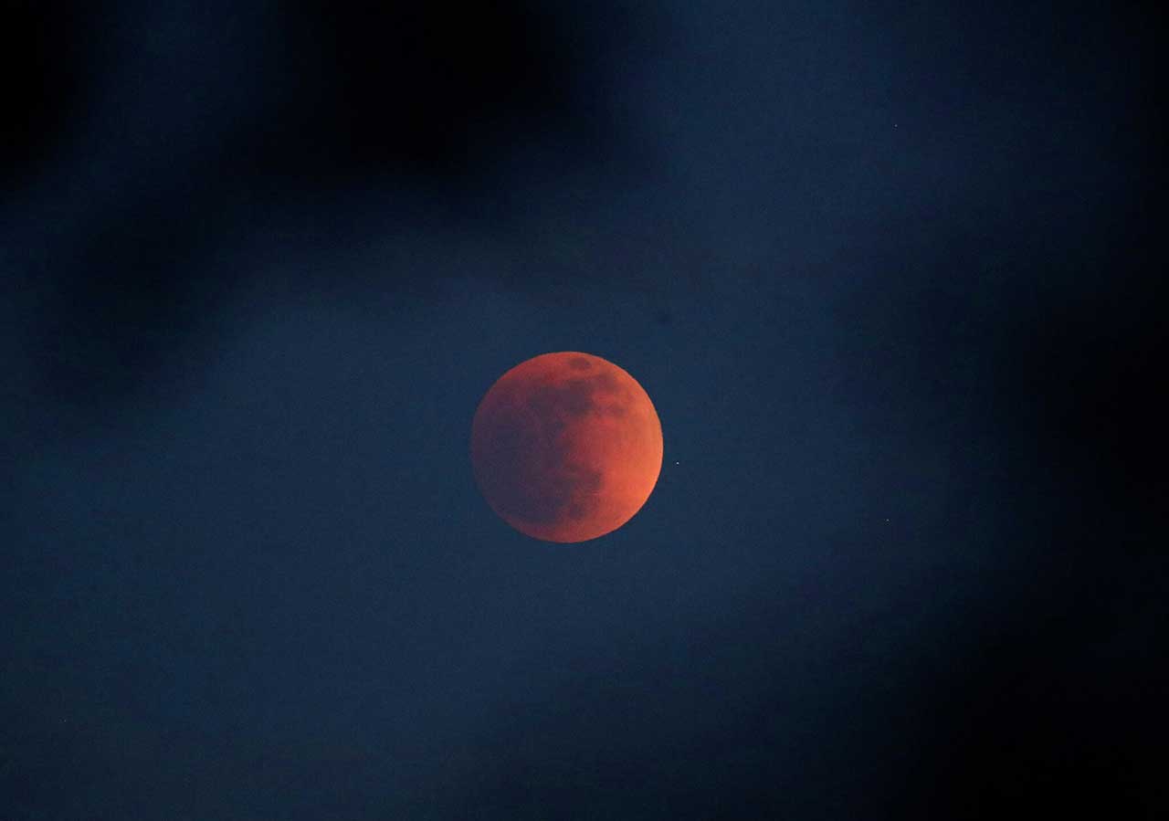 ظاهرة فلكية نادرة حدثت فجر اليوم