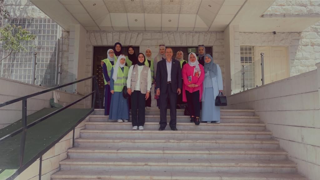 جامعة الزرقاء تنظم مبادرة كسوة العيد