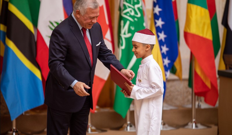 الملك يكرّم الفائزين بالمسابقة الهاشمية الدولية