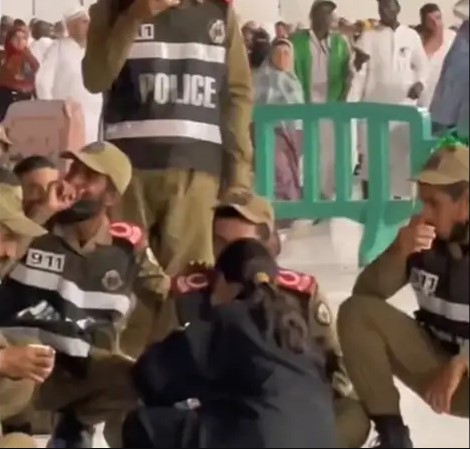 فيديو لطفلة في الحرم المكي.. يخطف