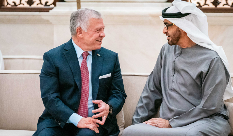 الملك يعقد لقاء مع رئيس دولة