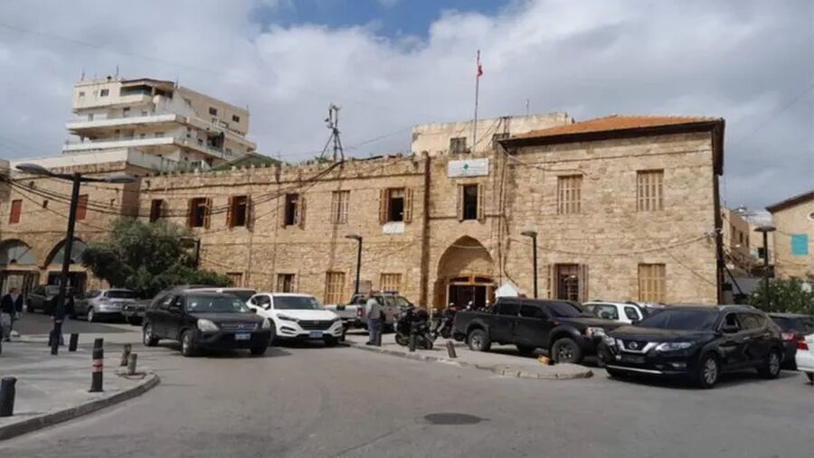 تسللوا من الزنزانة لبيت مجاور.. فرار