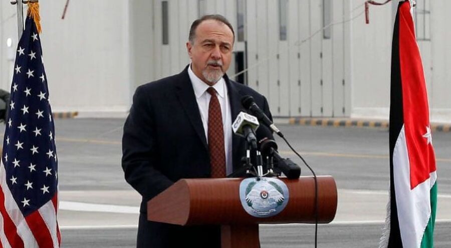 أردنية تفاجئ السفير الأمريكي في الأردن