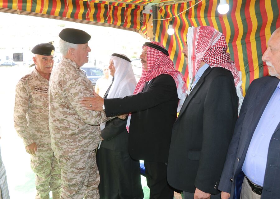 رئيس هيئة الأركان يقدم واجب العزاء