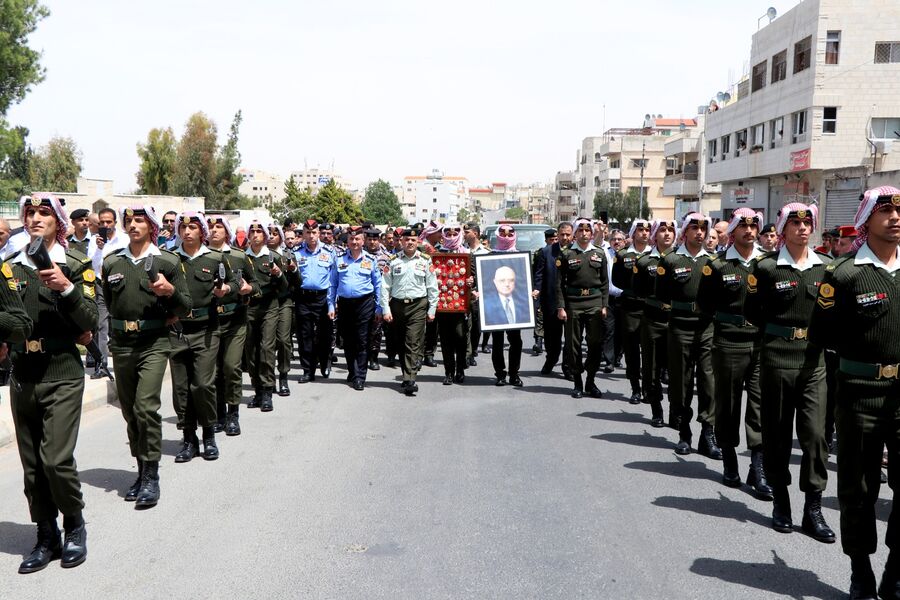 القوات المسلحة تشارك في تشييع جثمان