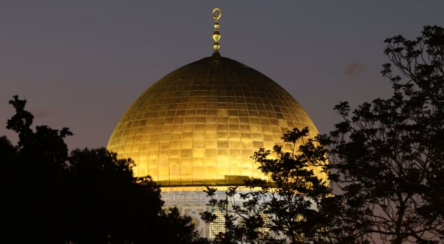 شرطة الاحتلال تقطع آذان العشاء بالمسجد