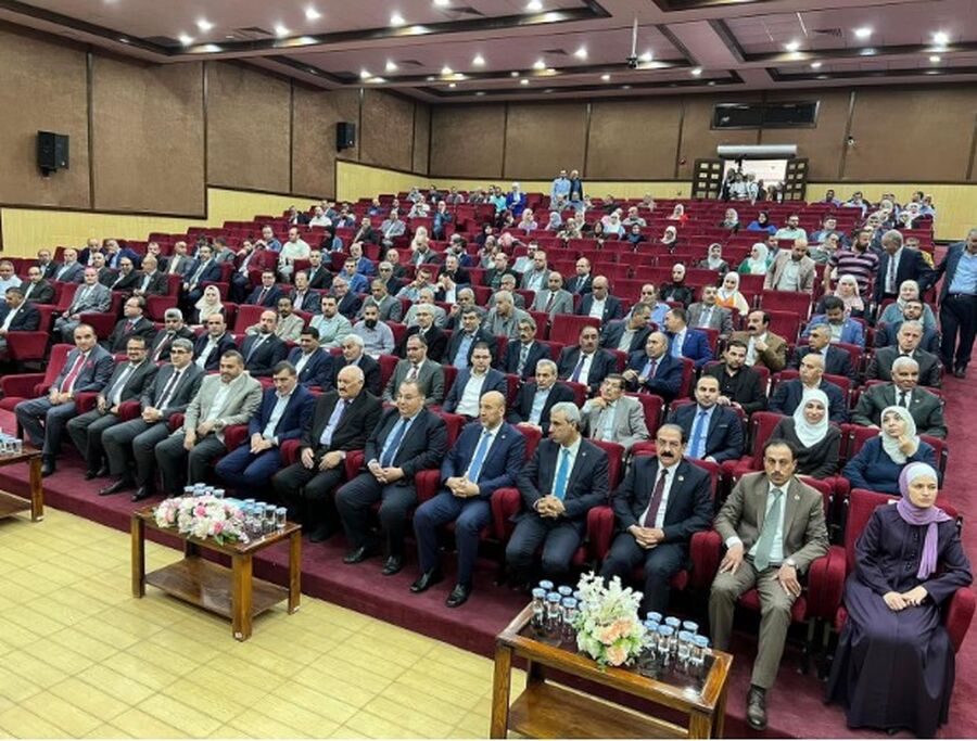 أسرة جامعة الزرقاء تتبادل التهاني بحلول