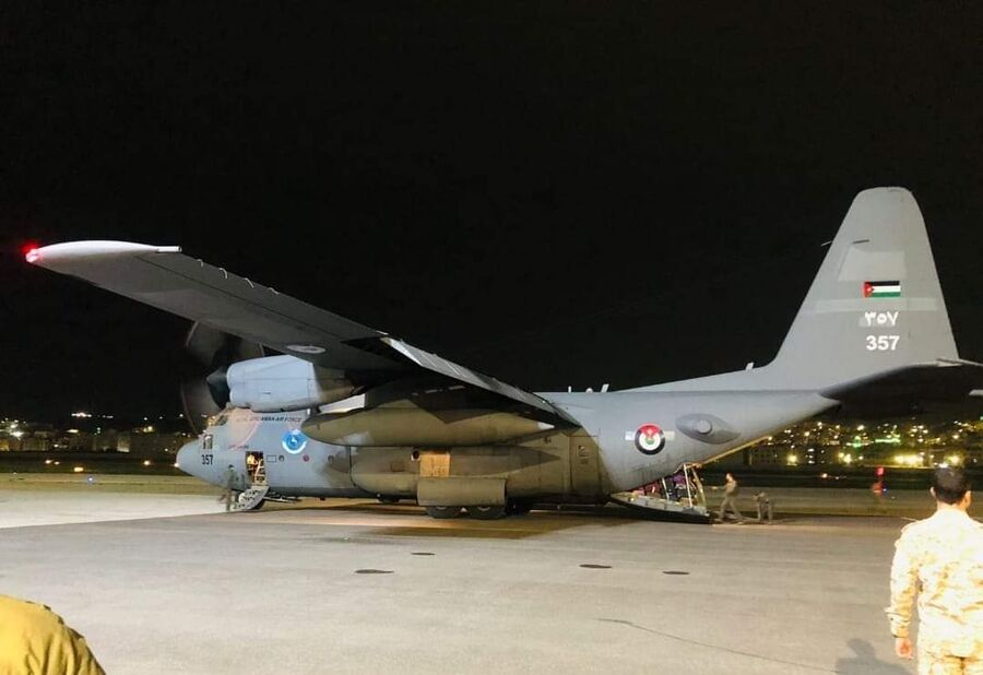 وصول طائرة عسكرية أردنية قادمة من