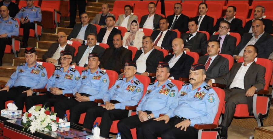 مدير الأمن العام يكرّم عددا من