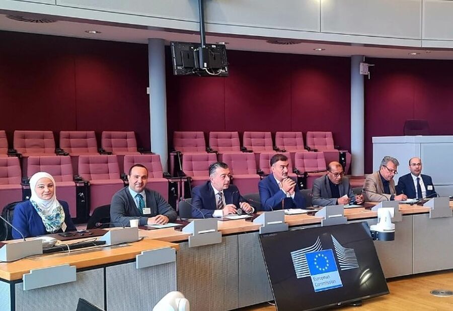 وفد نيابي يلتقي المفوض العام في