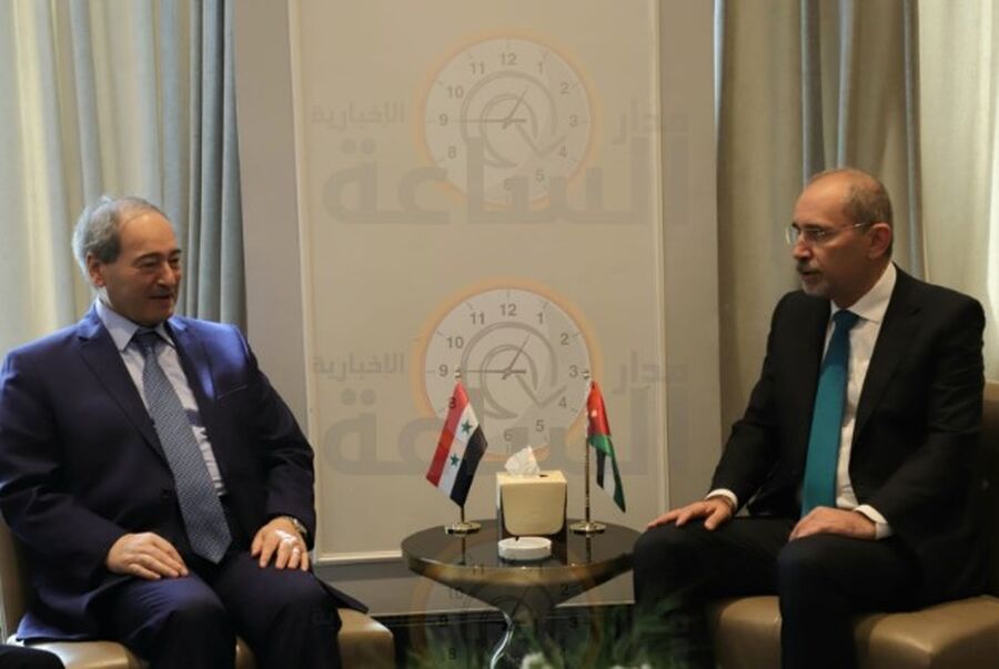 الصفدي يلتقي وزير الخارجية السوري