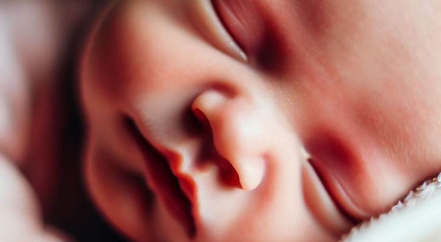 أردني يطلق اسم رجوة على مولودته