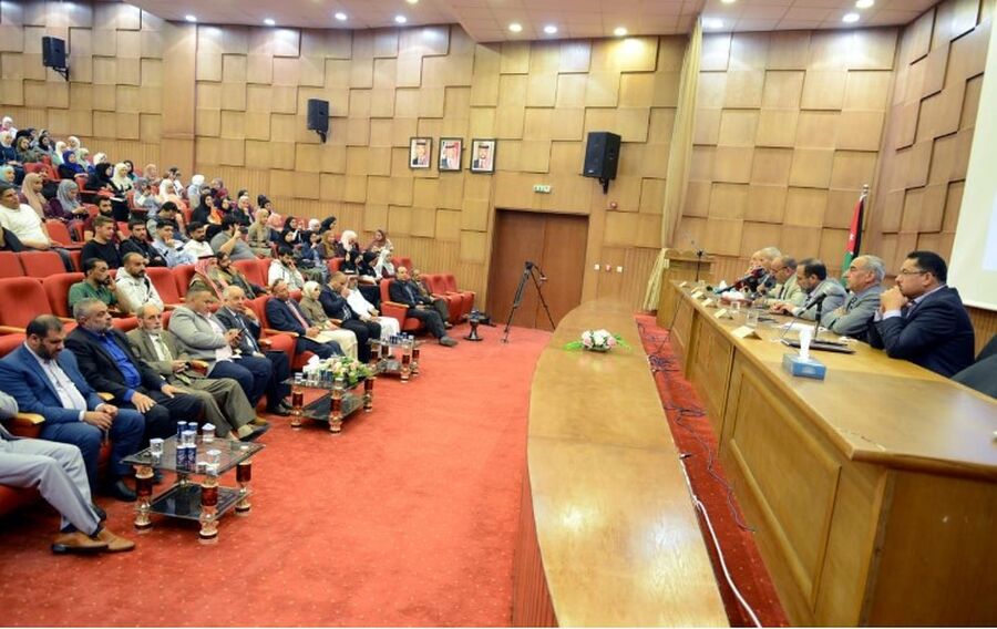 اليوم العلمي السابع للغة العربية في