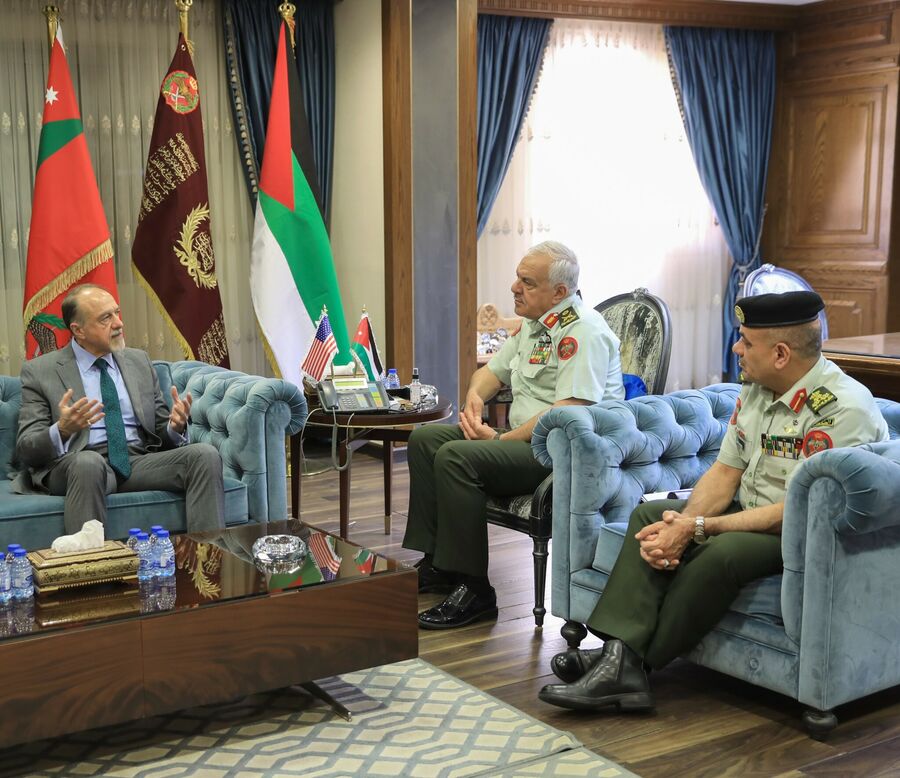 رئيس هيئة الأركان يستقبل السفير الأمريكي