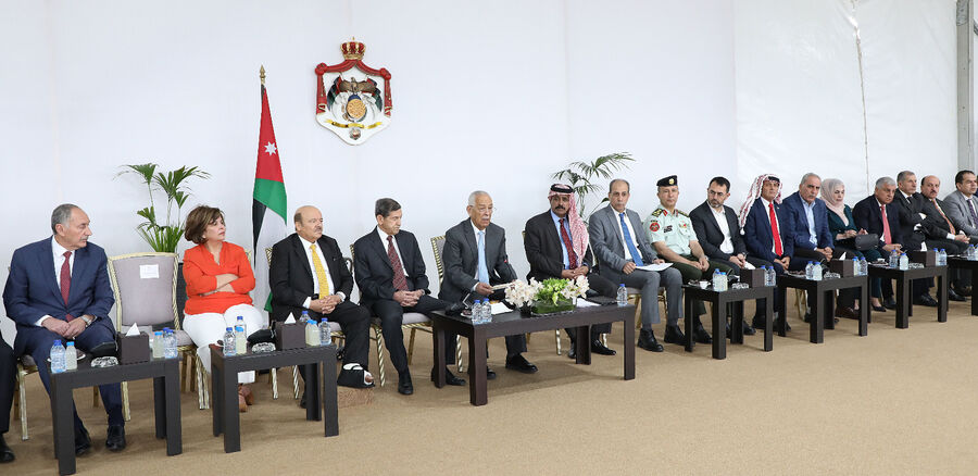 بتوجيهات ملكية.. العيسوي يلتقي وجهاء وممثلين