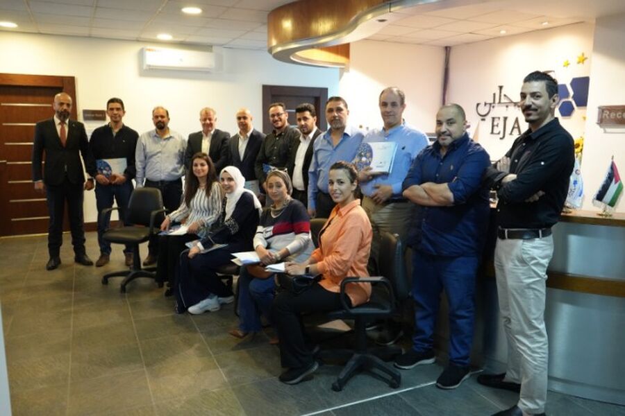 معهد ايجابي ينظم دورة تدريبية حول