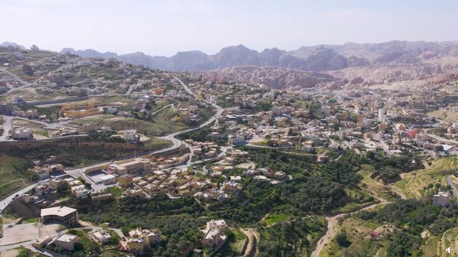 طائرة الدرون ترصد ربيع وادي موسى