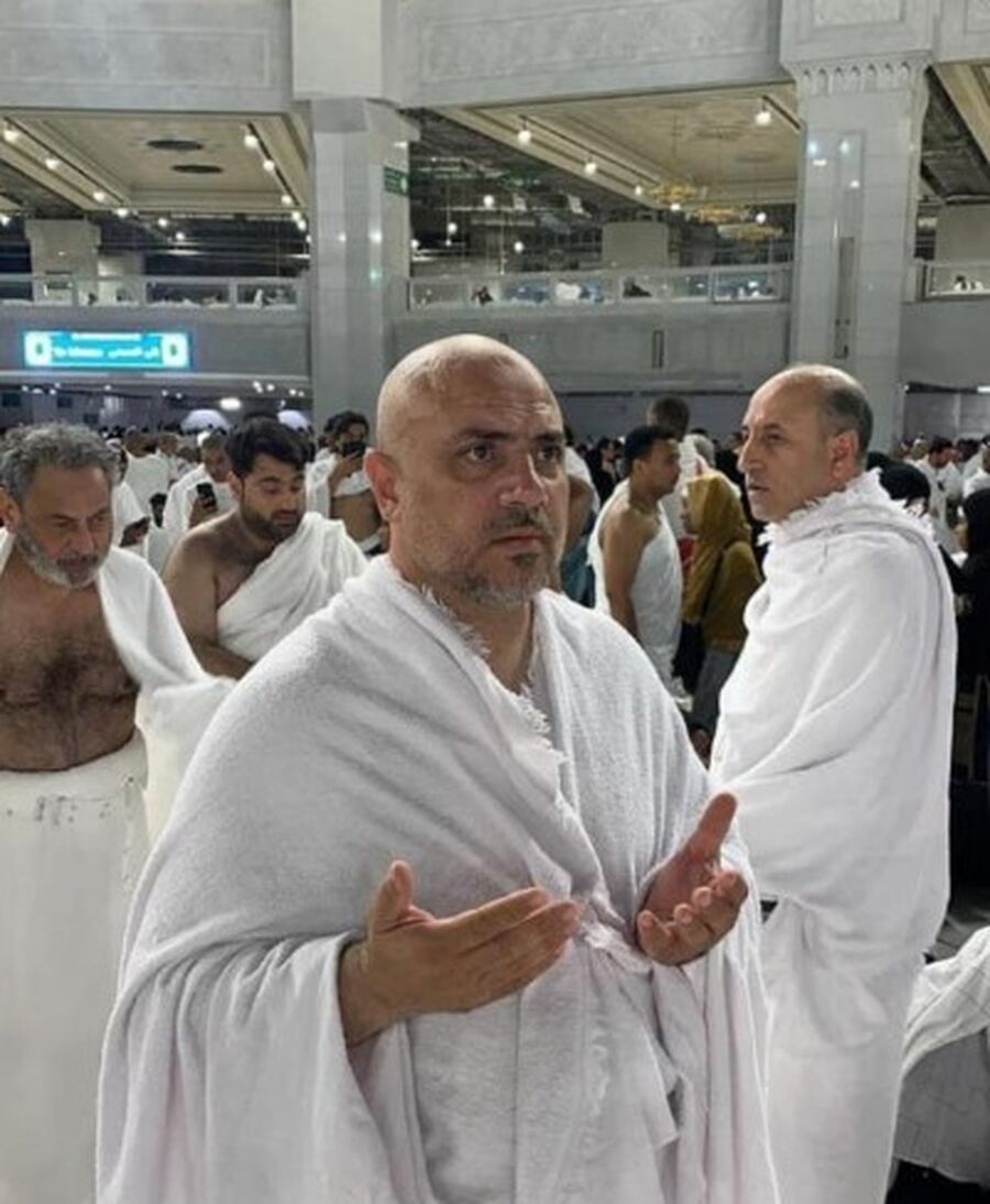 وائل عربيات يؤدي مناسك العمرة عن