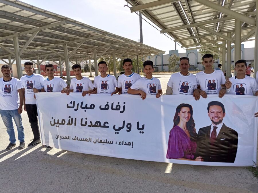 جماهير الفيصلي تتزين بتيشيرت يحمل التهاني