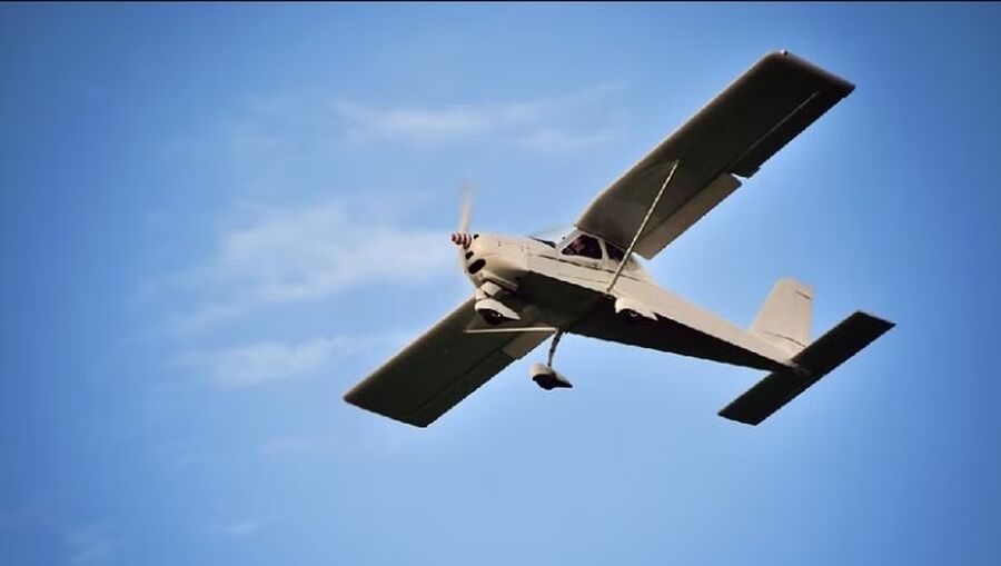 تعمد تدمير طائرته الخاصة بحثا عن