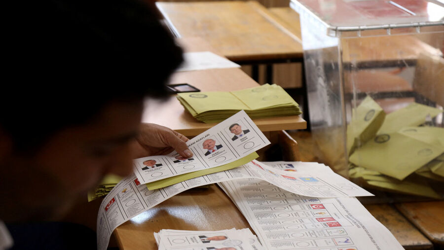 إغلاق صناديق الاقتراع في الانتخابات الرئاسية