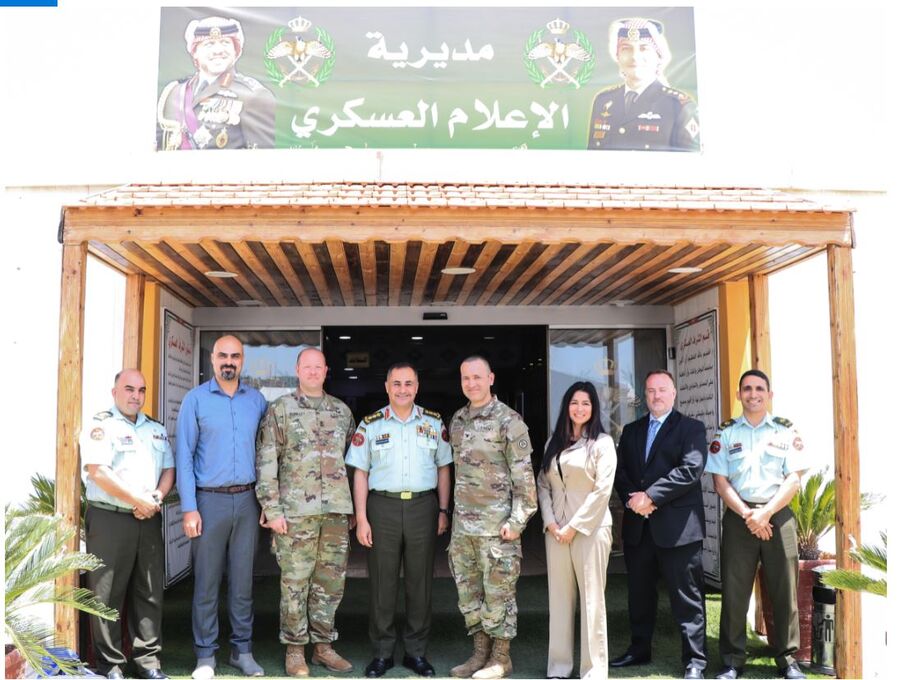 وفد عسكري أمريكي يزور مديرية الإعلام