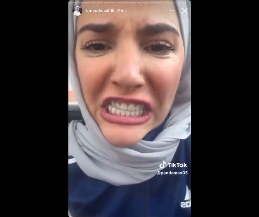 شاهد بلوغر تلطم وتبكي بشكل هستيري..