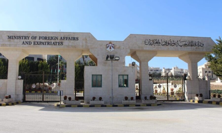 تعرض مبنى السفارة الأردنية في الخرطوم