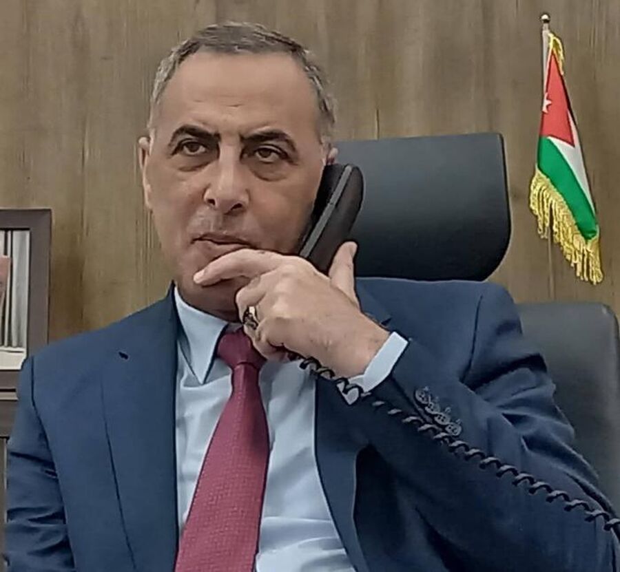 حركة غوغائية ضد المحافظ العدوان