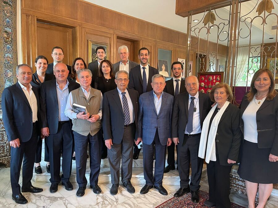 السنيورة والجميل وعمرو موسى في منزل