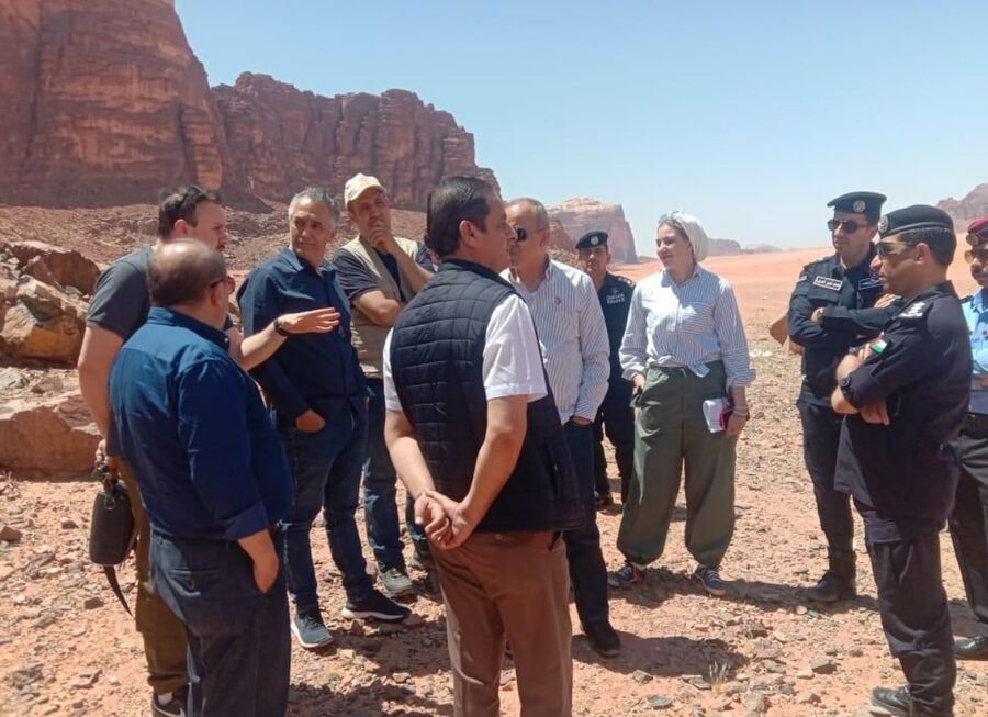 الحكومة: تطوير الخدمات المقدمة للسياح بالصورة