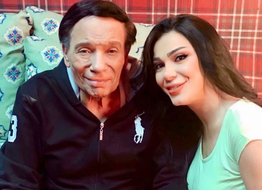 عادل إمام يظهر بعد غياب مع