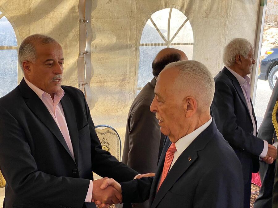 العيسوي يعزي عشيرة الزيود (صور)