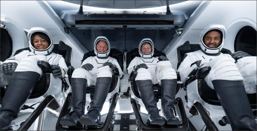 نحو الفضاء.. انطلاق المهمة التاريخية لرائدي