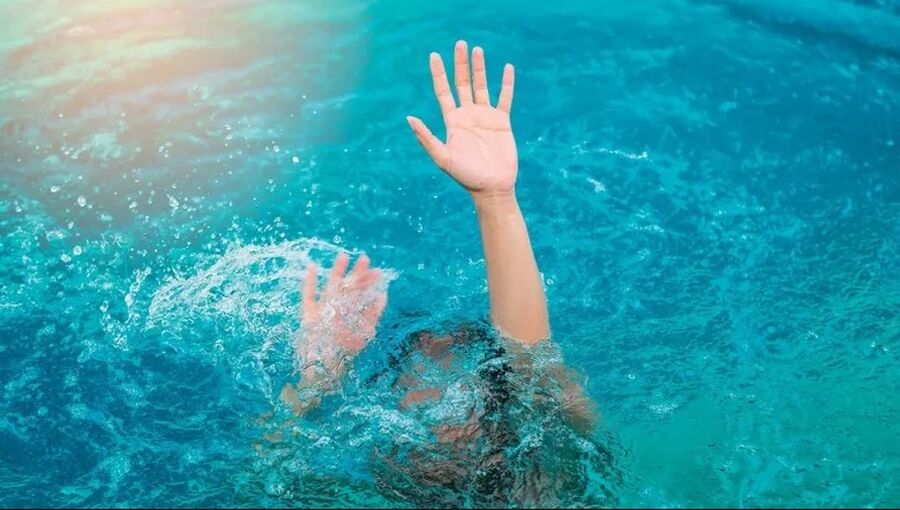 وفاة طفلة غرقت بالمياه الساخنة في