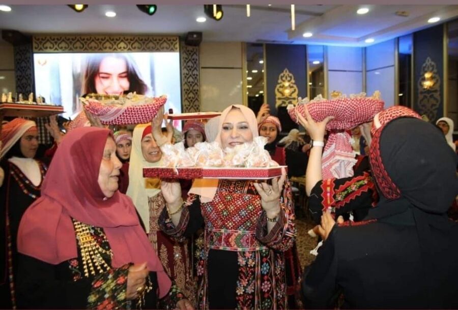 سيدات عين الباشا والبقعة يحتفلن بعقد