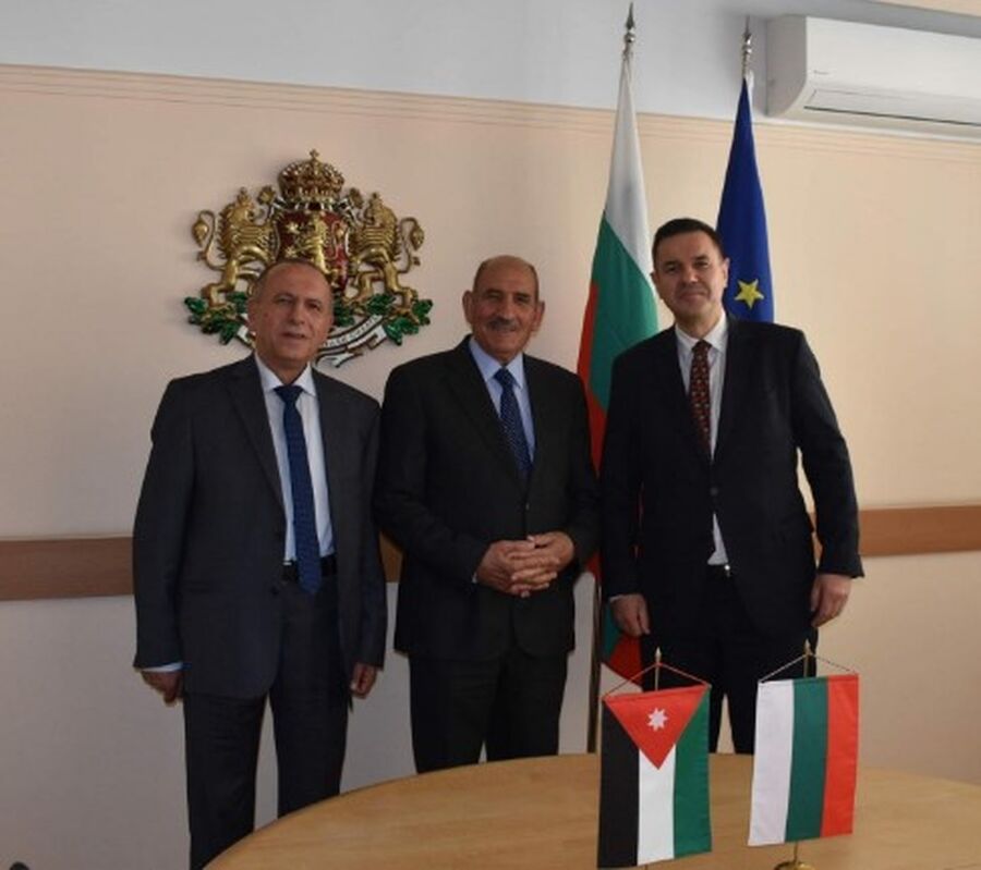 الذنيبات يبحث مع وزير الاقتصاد والصناعة