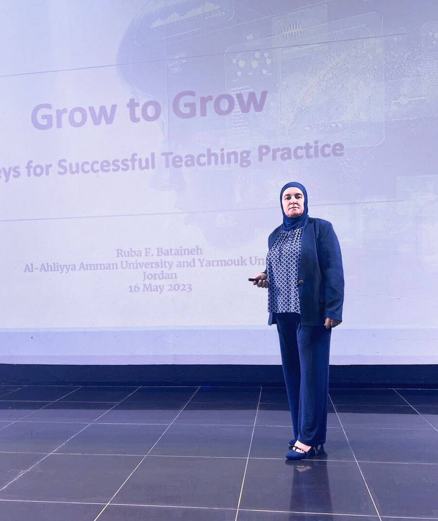 عميدة الآداب بجامعة عمان الأهلية تشارك