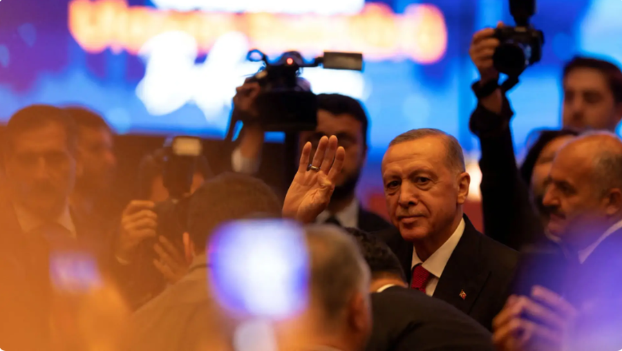 قارن بين ضحايا الزلزال وعدد مؤيديه..