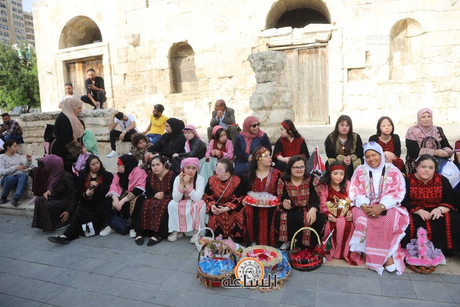 الفرحة ترتسم على وجوه اطفال هدب