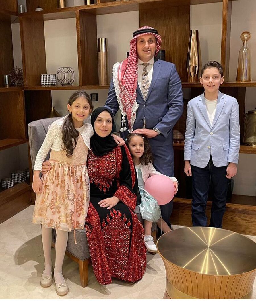 من لوكسمبورج.. جراح اردني يهنئ بزفاف