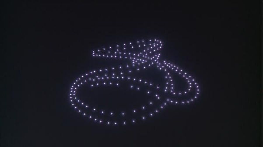 مجددا .. طائرات درون تضيء سماء