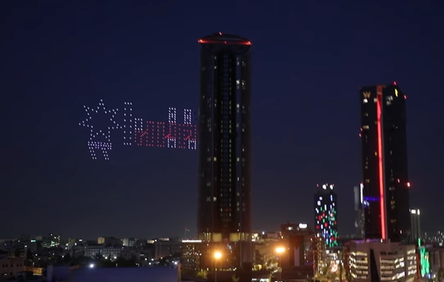 طائرات درون تضيء سماء عمّان لليوم