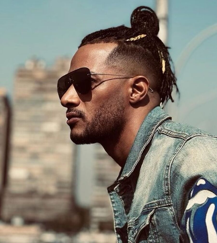 سيجار وذهب ودولارات.. هكذا احتفل محمد