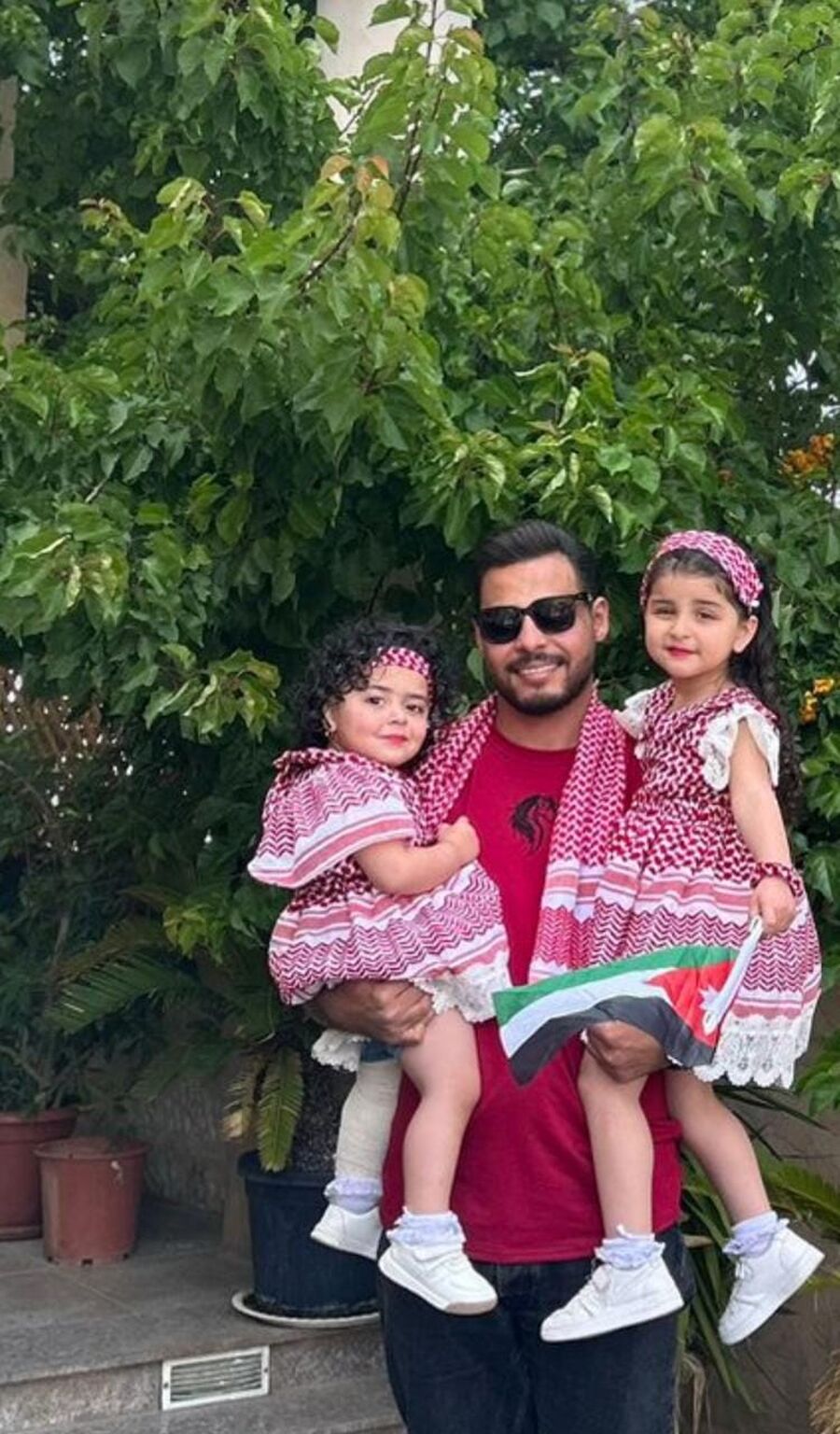 المهندس احمد جميل المهيرات وعائلته يهنئون